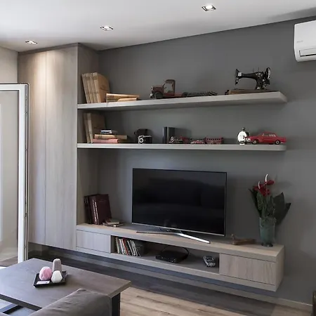 Luxury 2 Bdrm 10' Minutes Walk From The Acropolis Apartment *