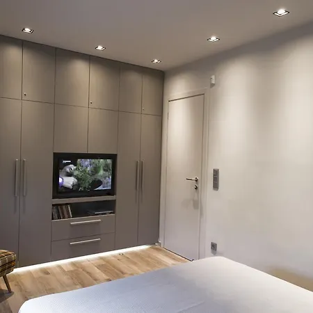Luxury 2 Bdrm 10' Minutes Walk From The Acropolis Apartment